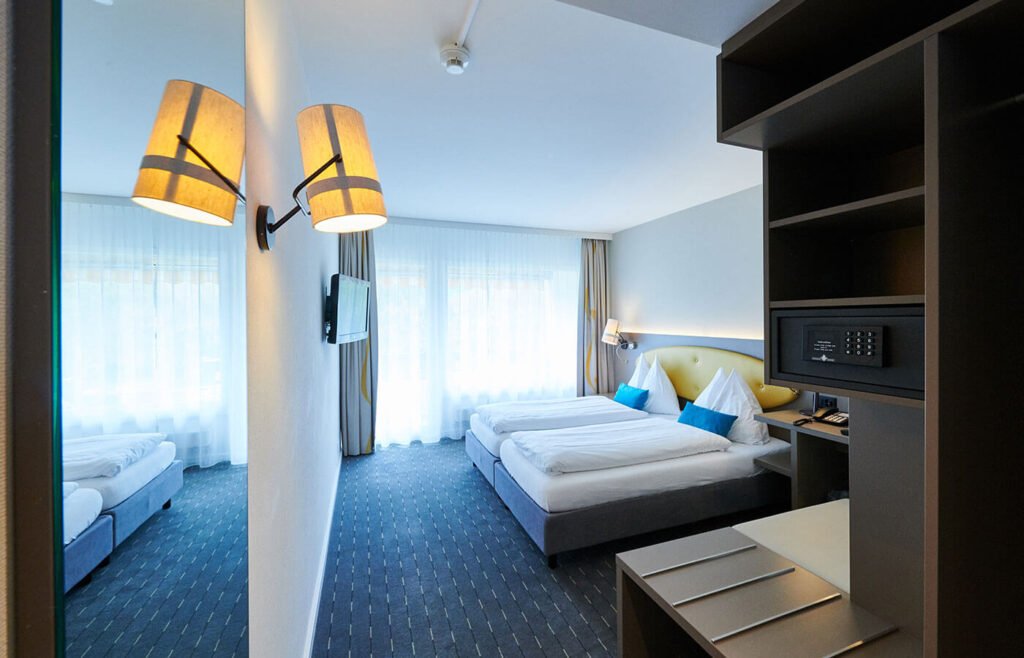 hotel-holiday-doppelzimmer-mit-balkon_2867